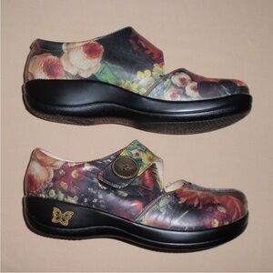 Alegria Kaitlyn Floral Comfort Mule with Supportive Sole. Sz37